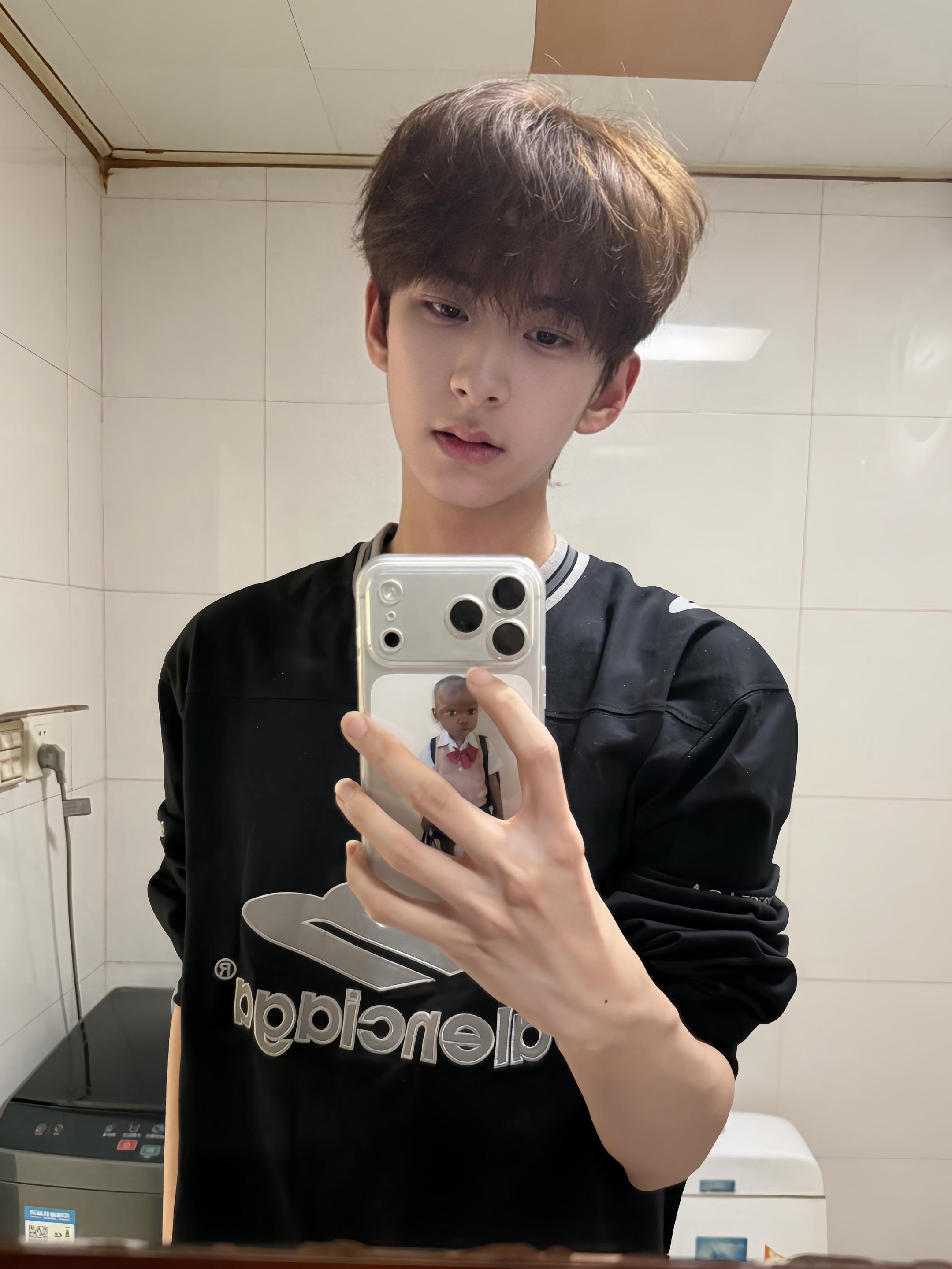 算了吧 你还没我手机壳可爱