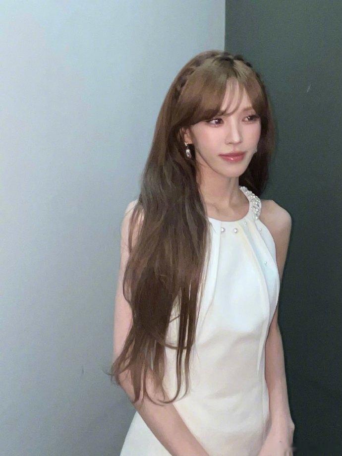 Wendy太瘦了Wendy有腹肌 近日被热议的Wendy状态，露出的胳膊和腿都太
