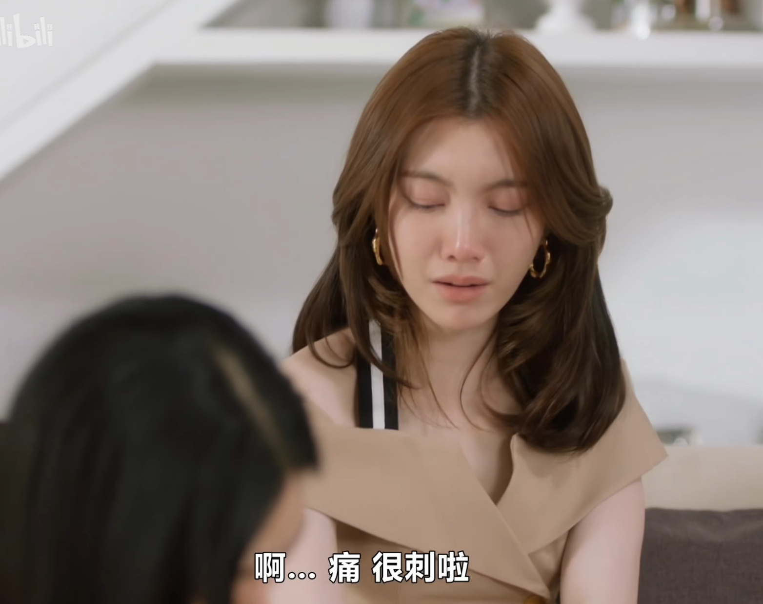 老妮：嘞个怕是有点痛哦老燃：嘞个不痛 