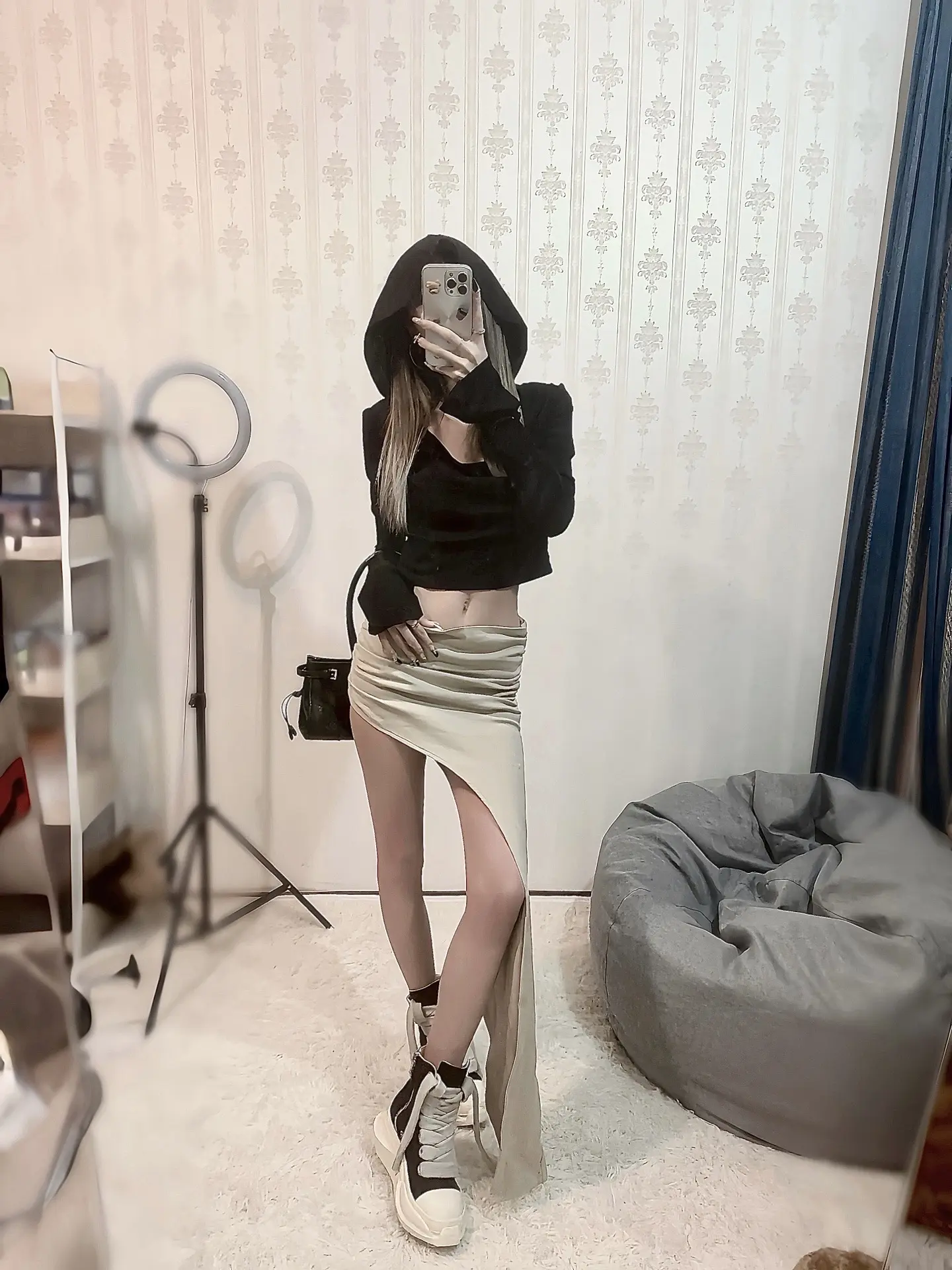 人生苦短 美女不穿基础款 .
rickowens