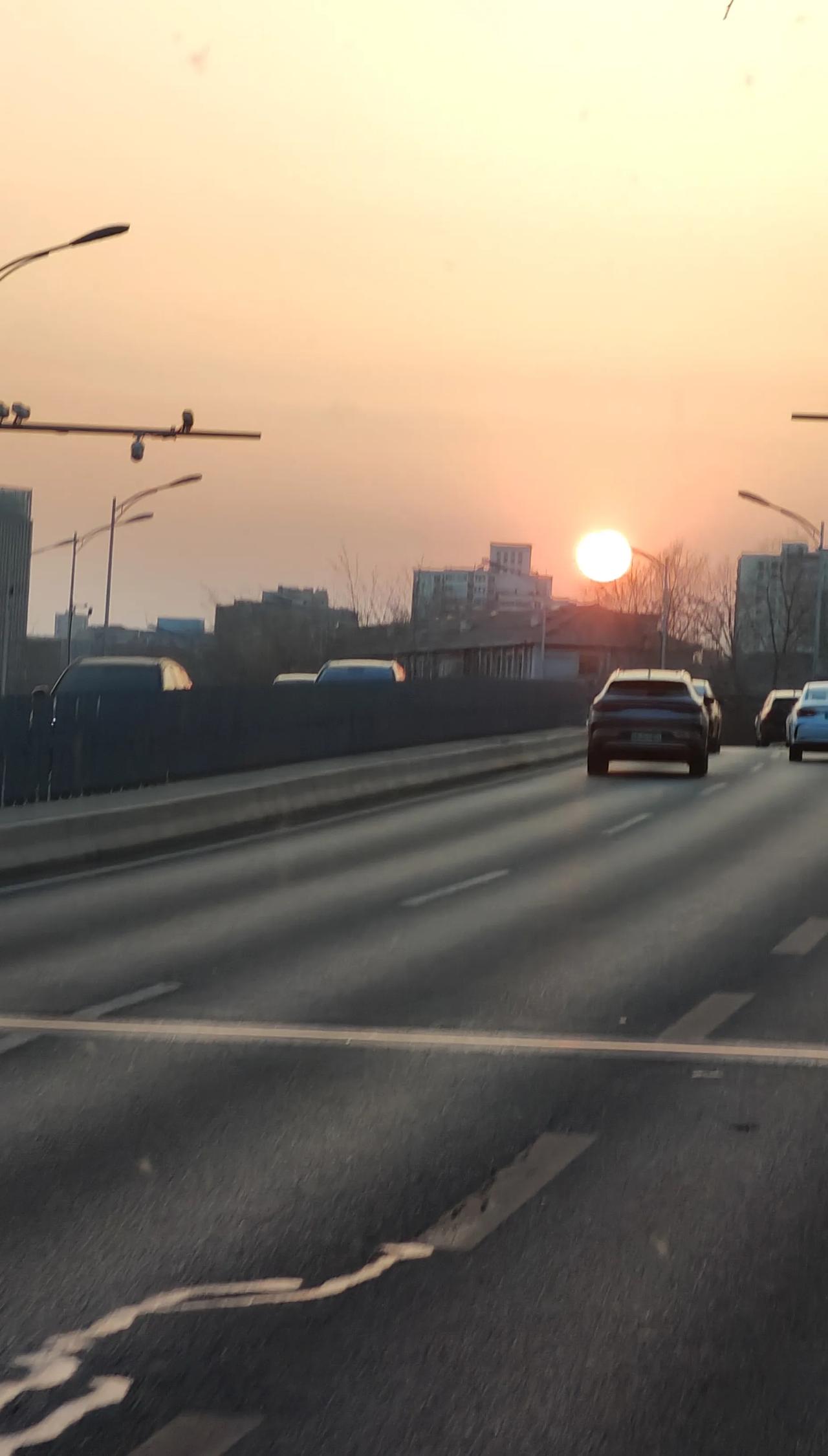 昨晚北京的夕阳西下。