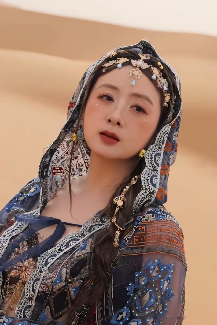 李琳现在也快五十岁了，她的颜值巅峰是扮演《上错花轿嫁对郎》时的杜冰雁，那时候用沉