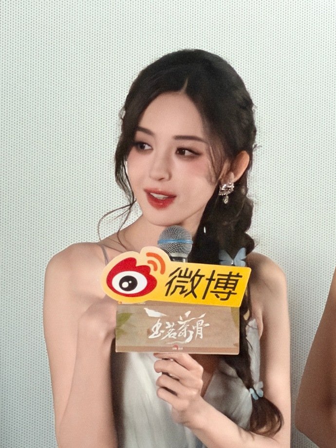 娜扎生图怎么美成这样 娜扎这个出场我真的闻到女神的香味了 娜扎这个出场我真的闻到