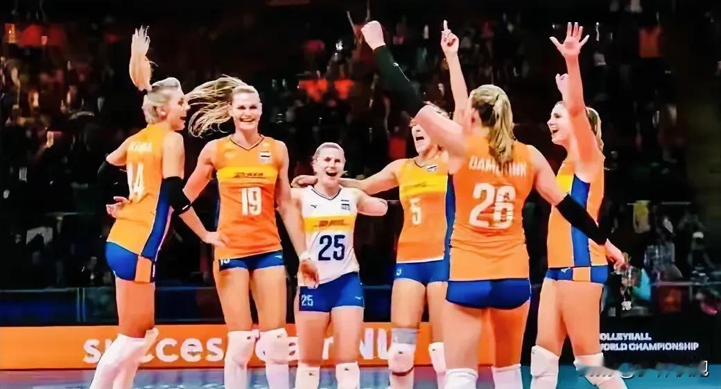 随着荷兰女排3-0完胜加拿大女排，巴黎奥运会女排12张门票尘埃落定，最终归属如下