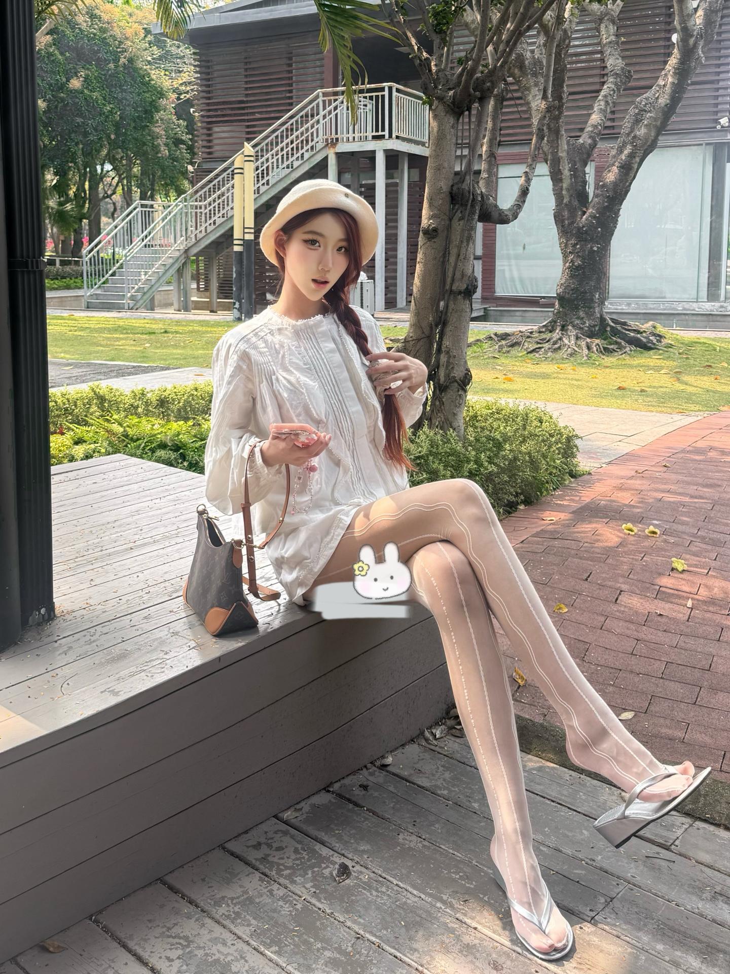 咬下苹果的瞬间 爱就越过了红线