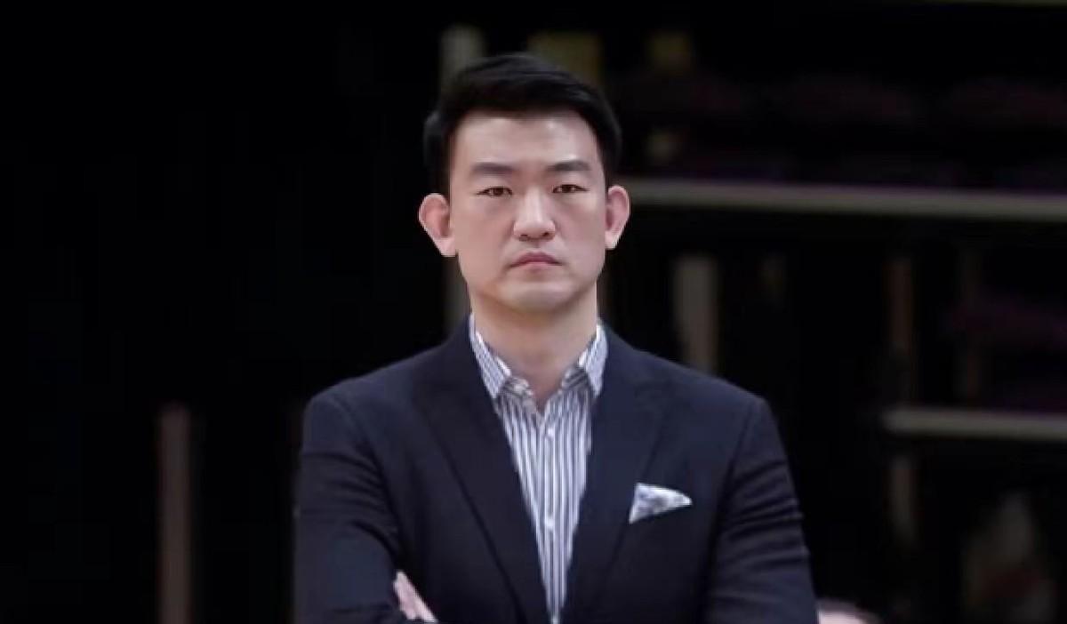 上海刚赢深圳，广厦休赛期做减法，王博今晚还能坐住吗。
上海揭幕战大胜深圳，卫冕冠
