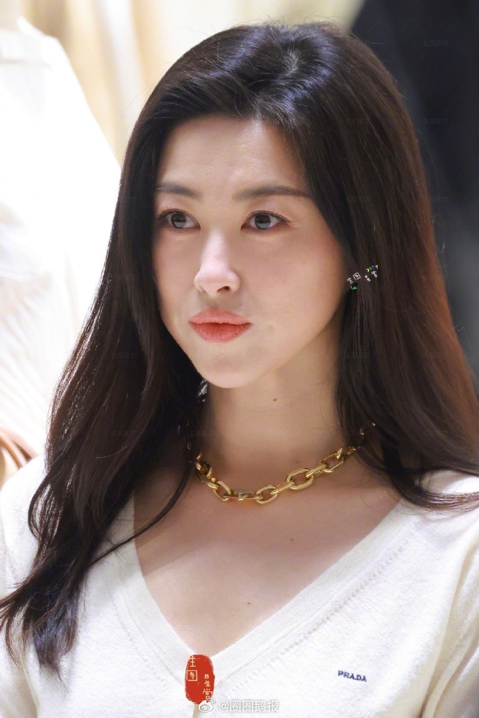 朱珠Prada活动生图 谁懂这种心动感！朱珠Prada活动生图韵味拉满，气质绝佳