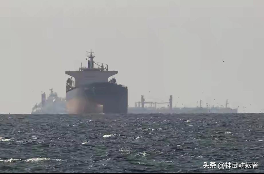 伊朗看到土耳其的博斯普鲁斯海峡赚钱，自己眼睛都看直了，都是绿油油的美钞，一旦每艘