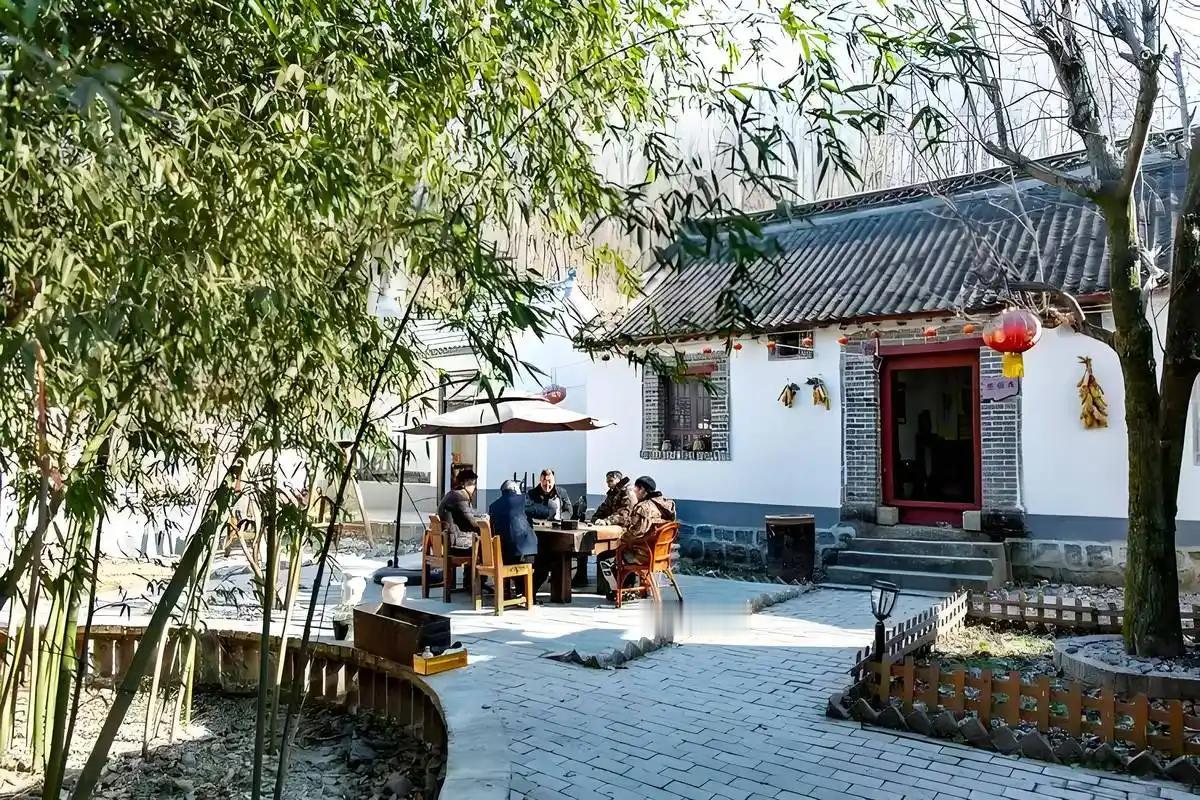 农家乐失宠的4个原因
       曾经，农家乐是周末休闲热门之选，如今却失宠，