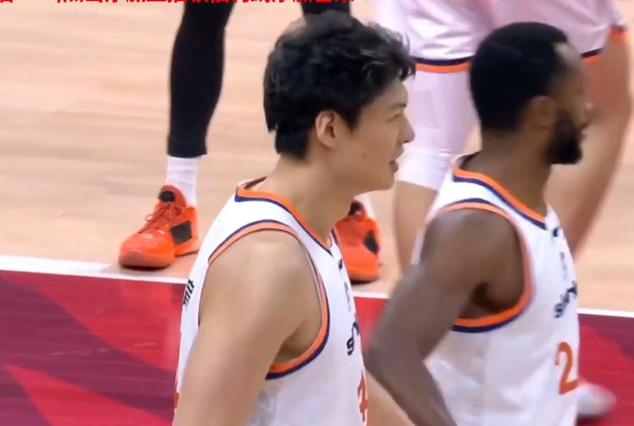 一节被打花，上海久事客场大胜广东东阳光

今日CBA第十五轮，共有五场比赛，其中