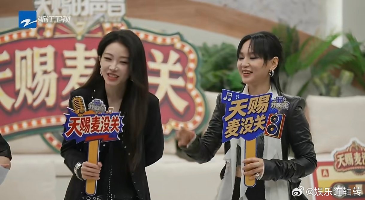 喻言周笔畅彩排笑场好友间专属默契笑点，认真彩排毫无防备，对视一眼直接笑到失控 