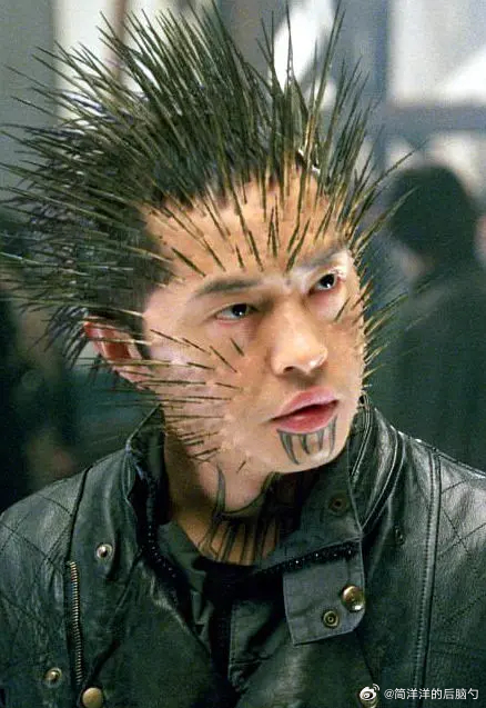 一个冷知识，《挽救计划》里饰演舰长Yao的演员梁振邦，也演过另一个有名的角色，《