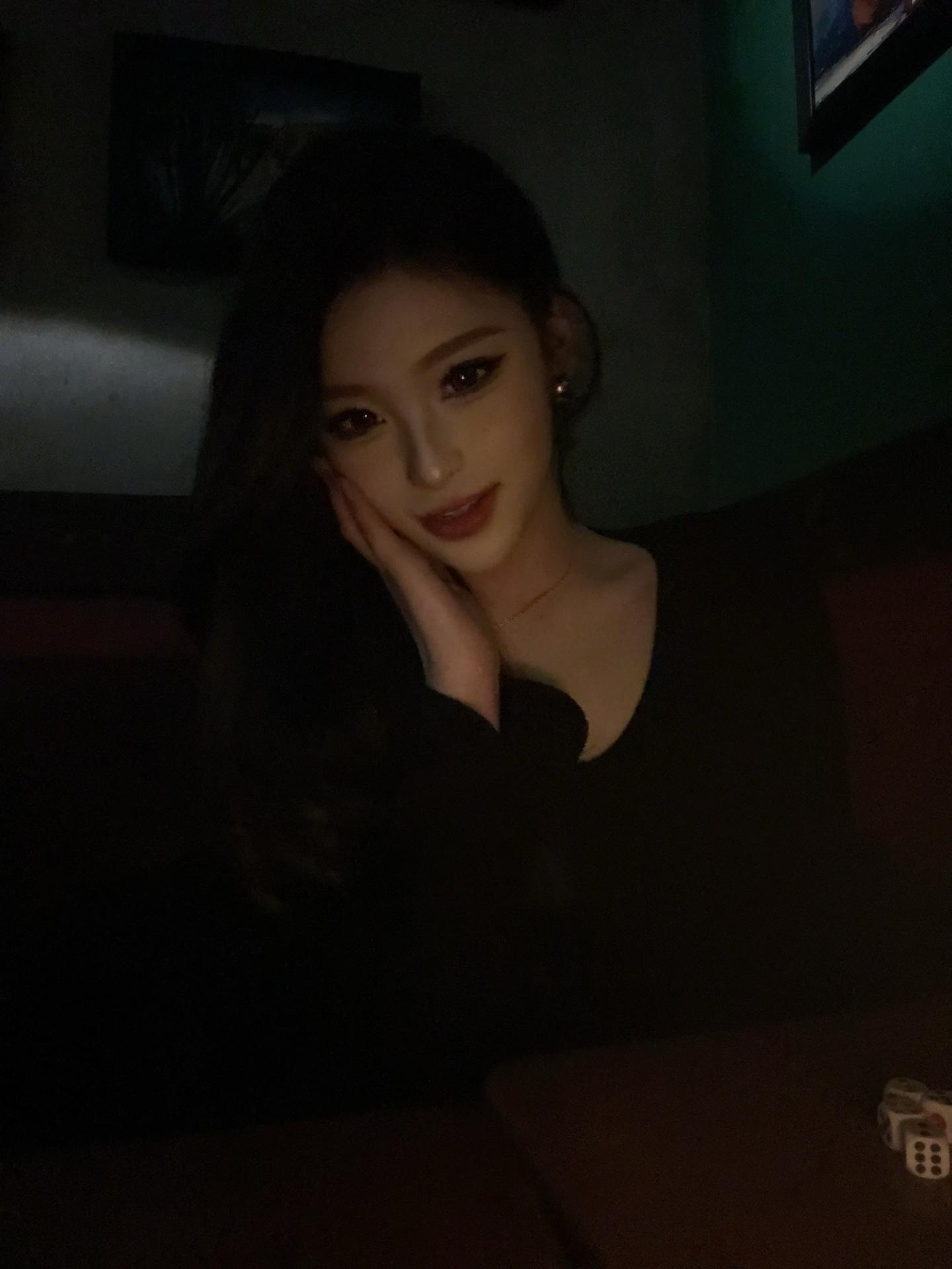 我不仅会上班 我还会喝酒 还会做家务 还会陪你到凌晨 我比你想象中更有趣