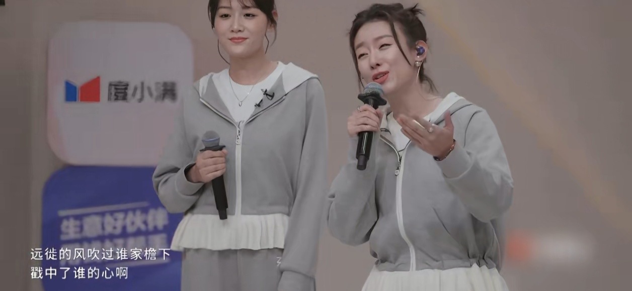 这手小抄是姐姐的“军功章”！记录了她从零开始的每一步努力。侯宇小考写了一整个手的