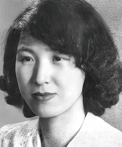 1956年，李玉琴探监时与溥仪同房，11年来第一次。第二天她哭着说：我要离婚。