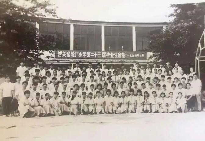 韶关，这座工业老城，曾经50家工厂的辉煌，如今成了多少人嘴里的“当年勇”。你知道