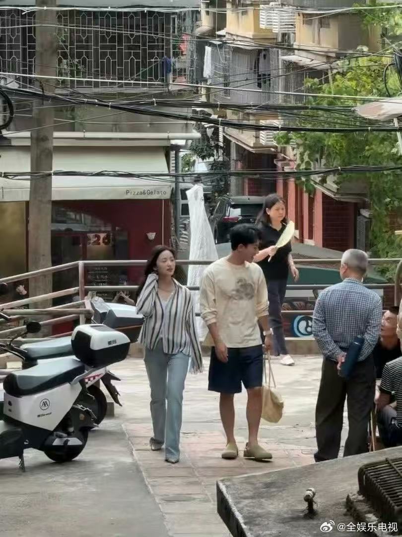 沈月张晚意但愿人长久路透沈月张晚意同框路透沈月张晚意同框路透好养眼，氛围感温柔又