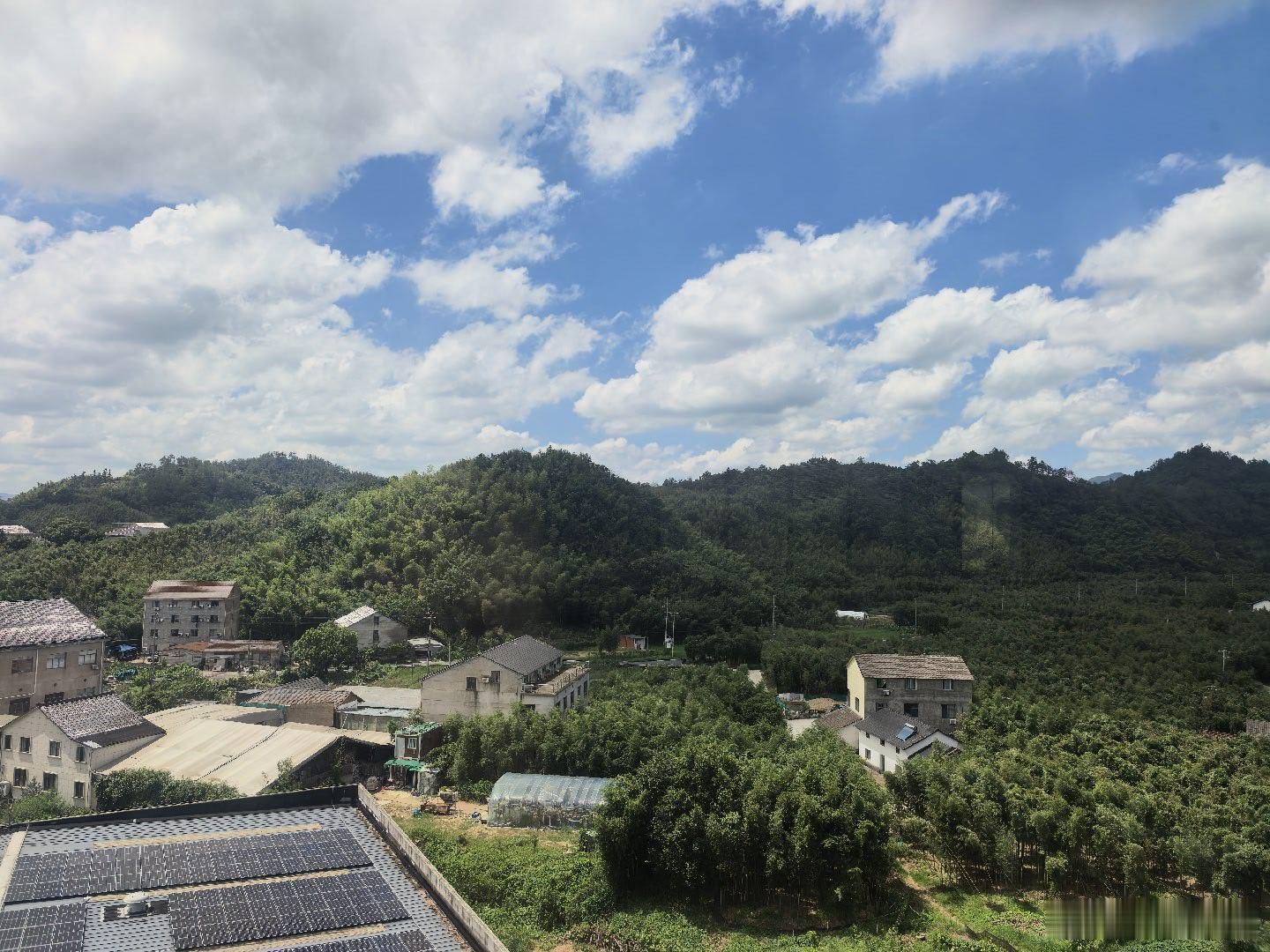 今天来了一家依山傍水的企业~羡慕住了~ 