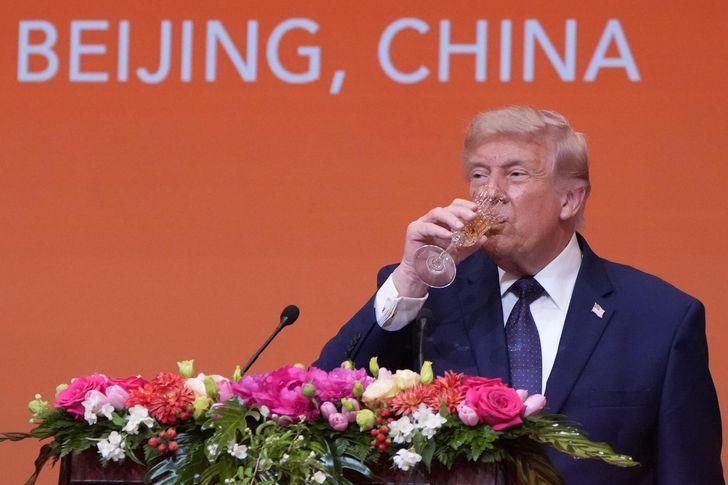访华圆满结束，特朗普登机离京，临走之前，中美订下“三年之约”。

这可是2026