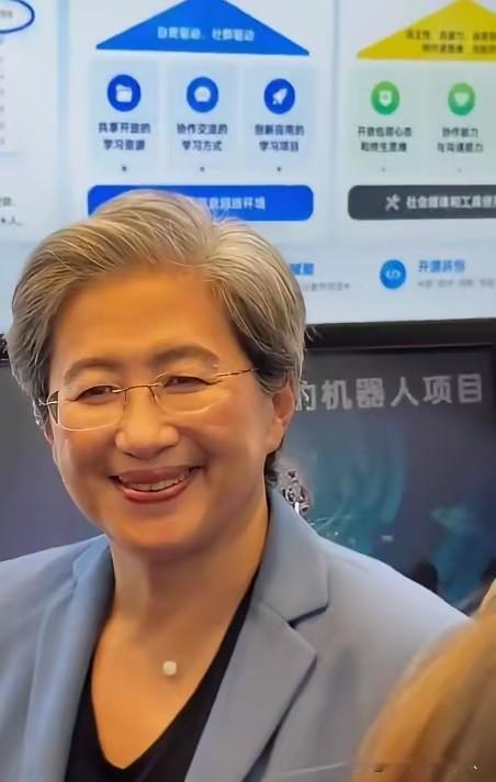 苏姿丰是黄仁勋的亲戚？相貌可作证，长得很像。