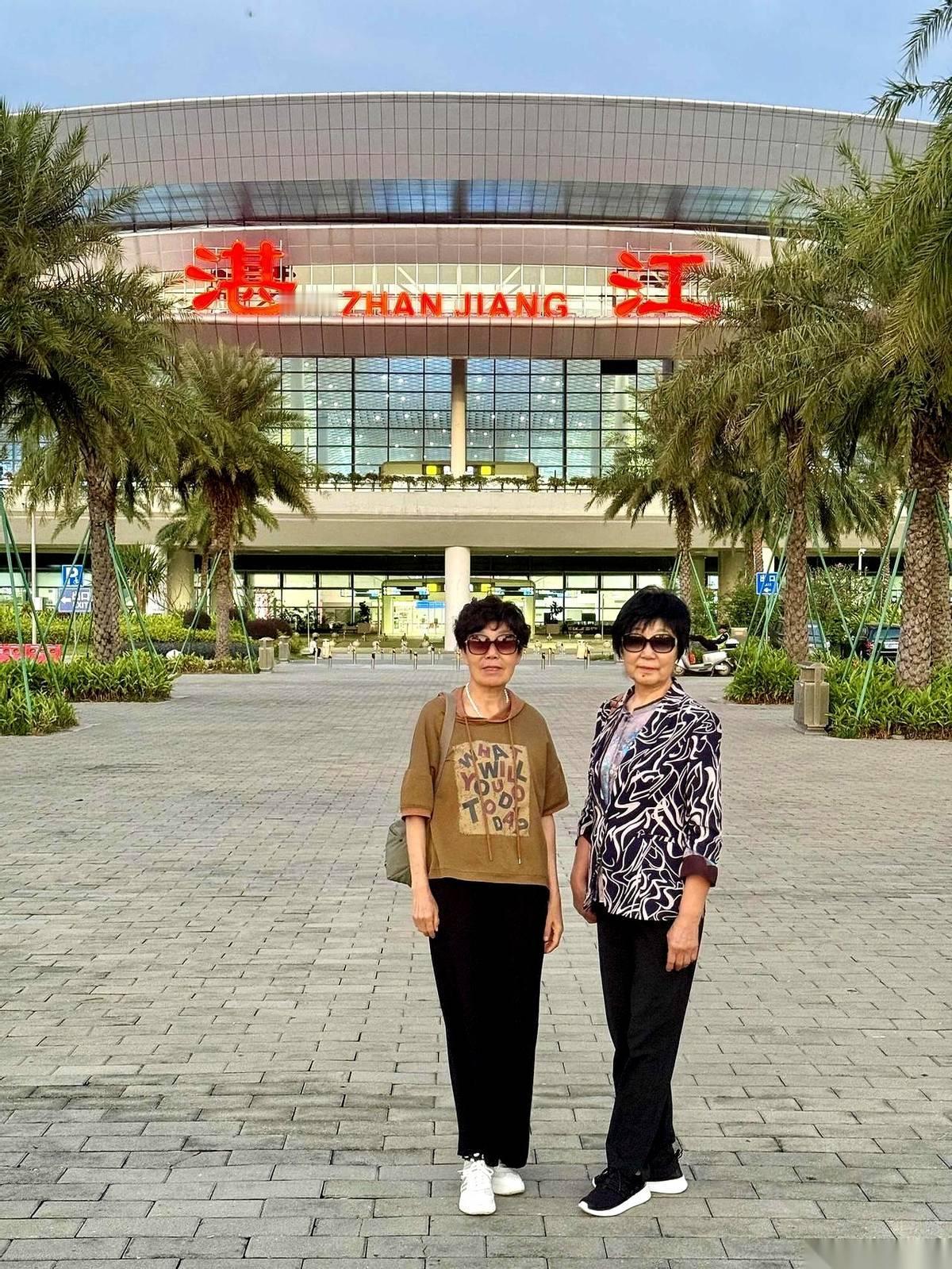 两年，就两年时间。
家门口的机场，直接从“国内”蹦到了“国际”。
这速度，你敢信