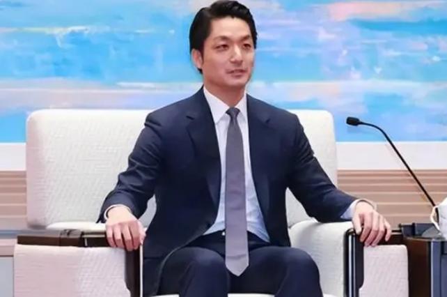 如果赖清德罢免或撤销蒋万安的台北市长的职务，那么蒋万安或能成为当今台湾的民族英雄