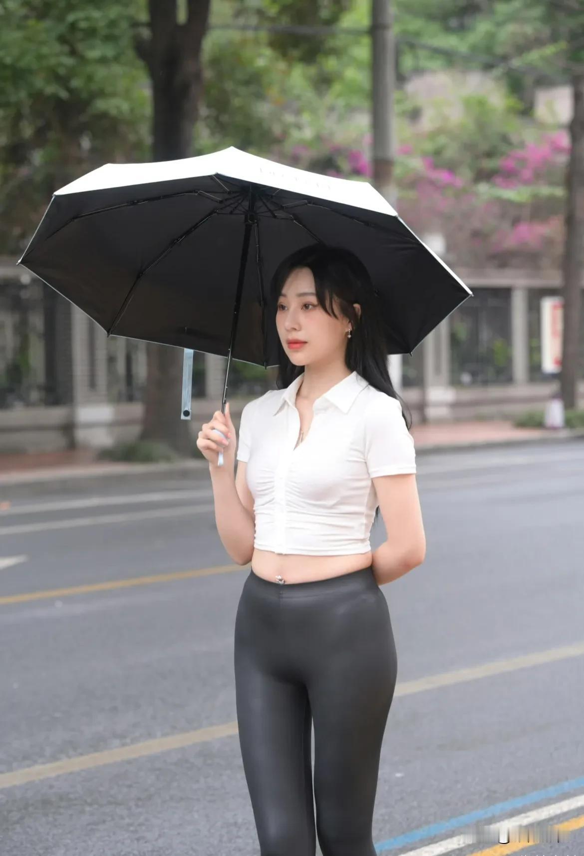 有兄弟私信想看鲨鱼裤，安排[比心]
鲨鱼裤对身材和腿型的要求不比瑜伽裤低。