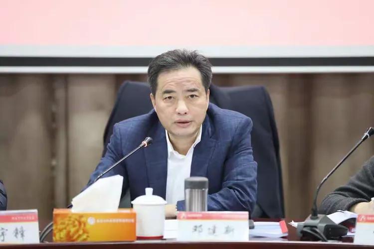 原南昌市政公用投资控股有限责任公司党委书记、董事长邓建新涉嫌严重违纪违法，主动向