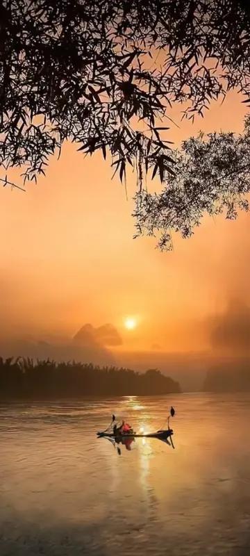 人生就像一场没有彩排的戏，每天都是现场直播，没法重来。在这快节奏的时代，大家都为