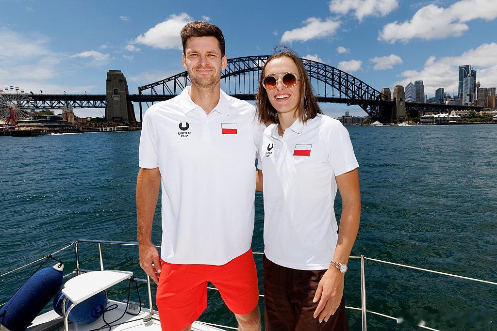 悉尼港集结🤳过去两年亚军波兰队集结，在胡尔卡奇和斯瓦泰克的率领下，今年他们能取