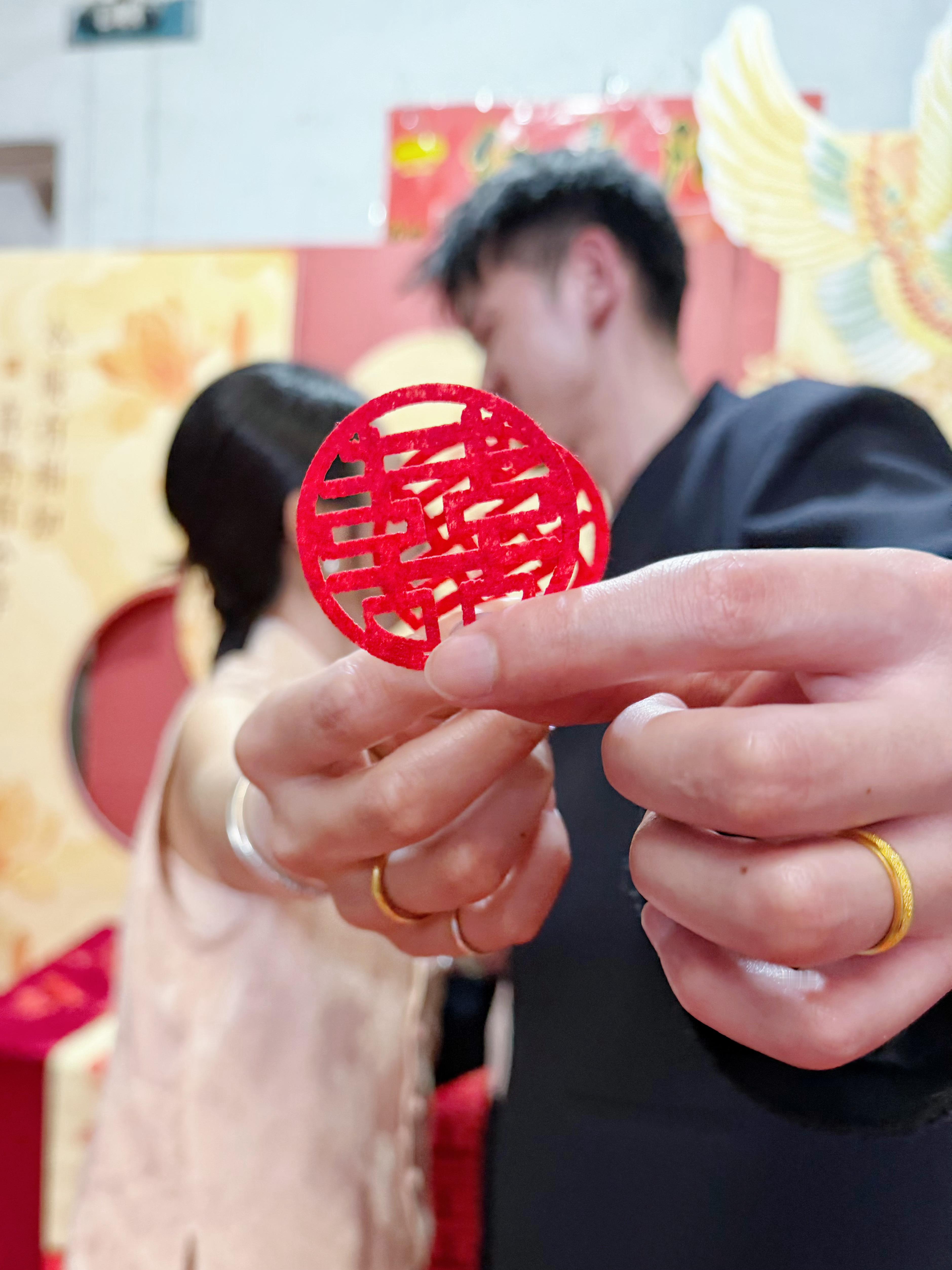 不是我订婚！是我哥！！！！！不过非常感谢大家的祝福（已全部送给我哥我发现我真的好