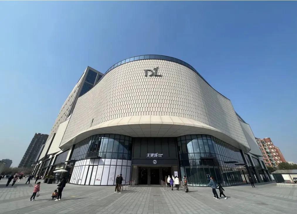 不靠疯狂开店扩张、不搞流量营销，仅扎根河南两座城市的胖东来，硬生生凭实力成为全国