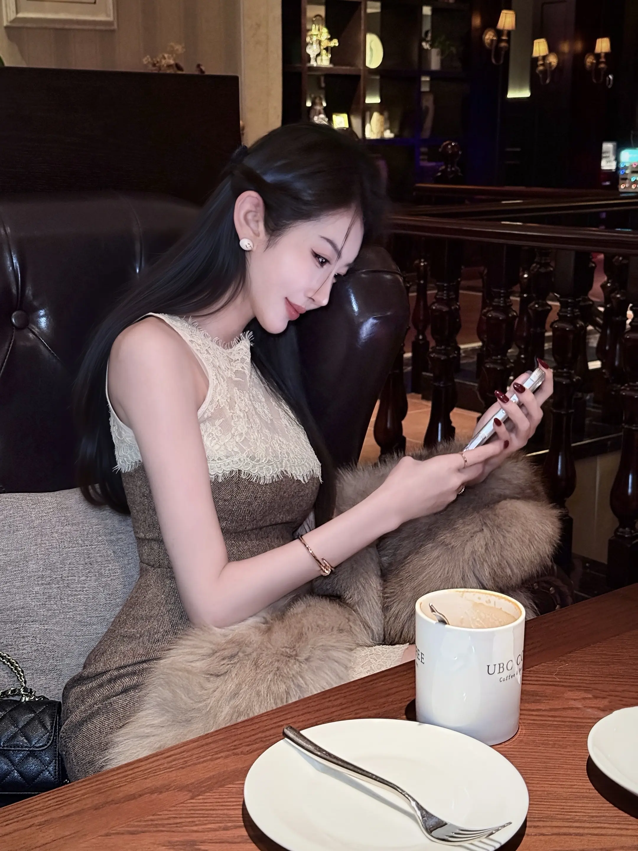 你问我爱你有多深。