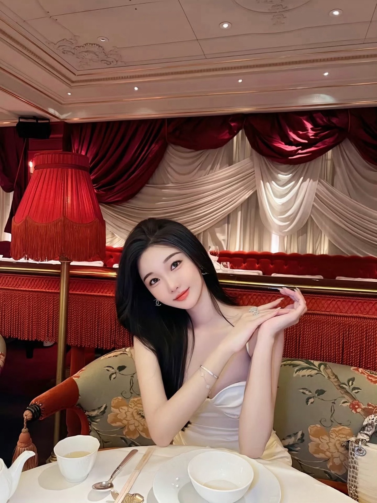 曝网红雅典娜已被杀害网红雅典娜被闺蜜诱骗前往东南亚，刚落地就遭到诈骗团伙控制。家