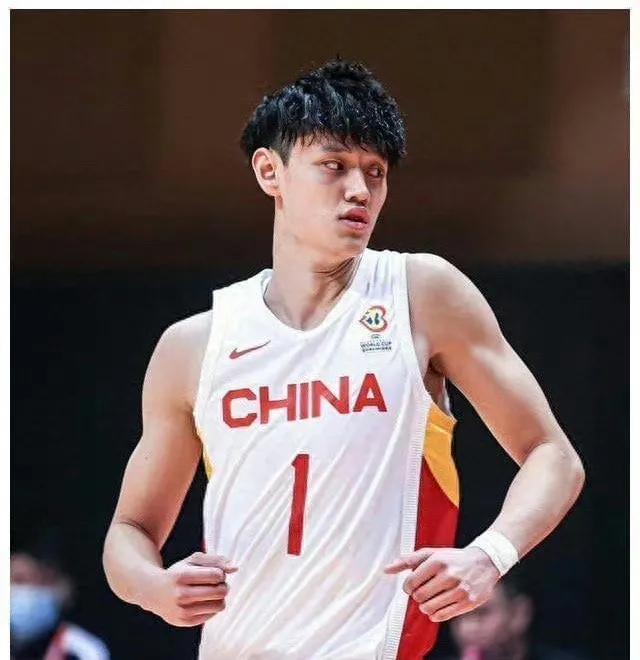 中国亚运男篮名单发生变动：杜润旺顶替曾凡博进入名单！

如果只能从乔尔杰维奇集训