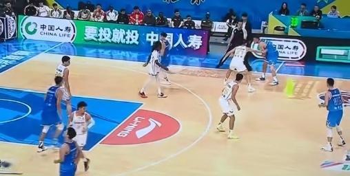今晚五场CBA比赛，吉林主场89比83拿下新疆，山西汾酒103比92击败卫冕冠军