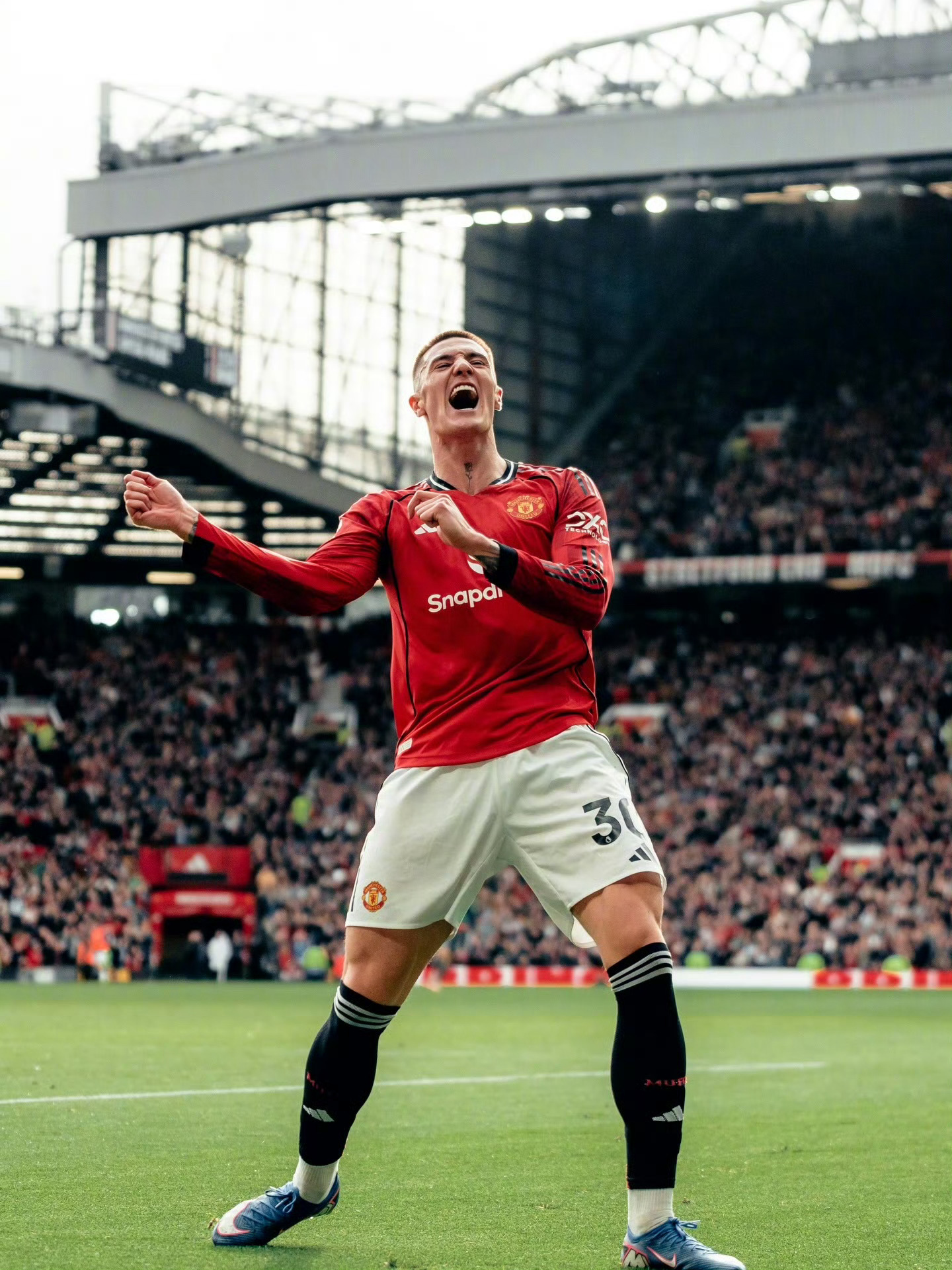 落后一球的情况下逆转水晶宫，升至联赛第三舍什科8场进了7球难以想象曼联升至英超第