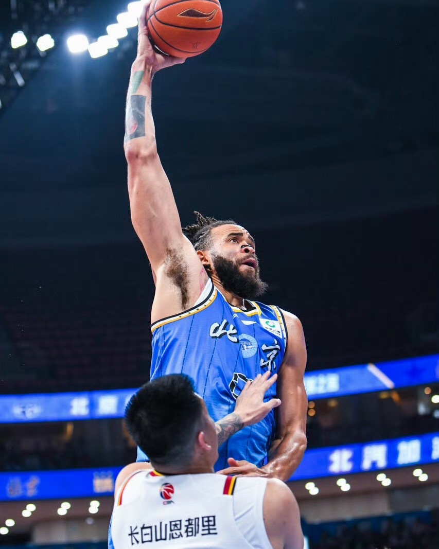 今天湖人vs火箭G4，现效力于CBA北京队、前湖人总冠军成员麦基将做客咪咕直播间