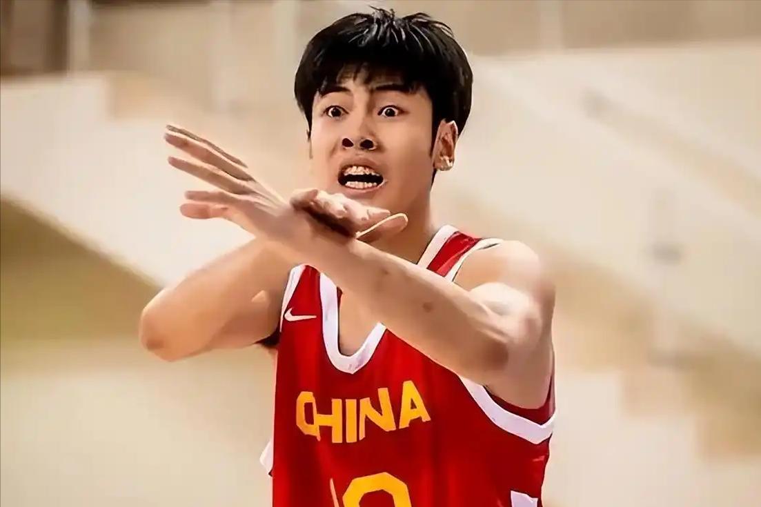 中国篮球新星冲美！18岁张博源加盟美国强校，剑指 NBA。

2025 年 8 