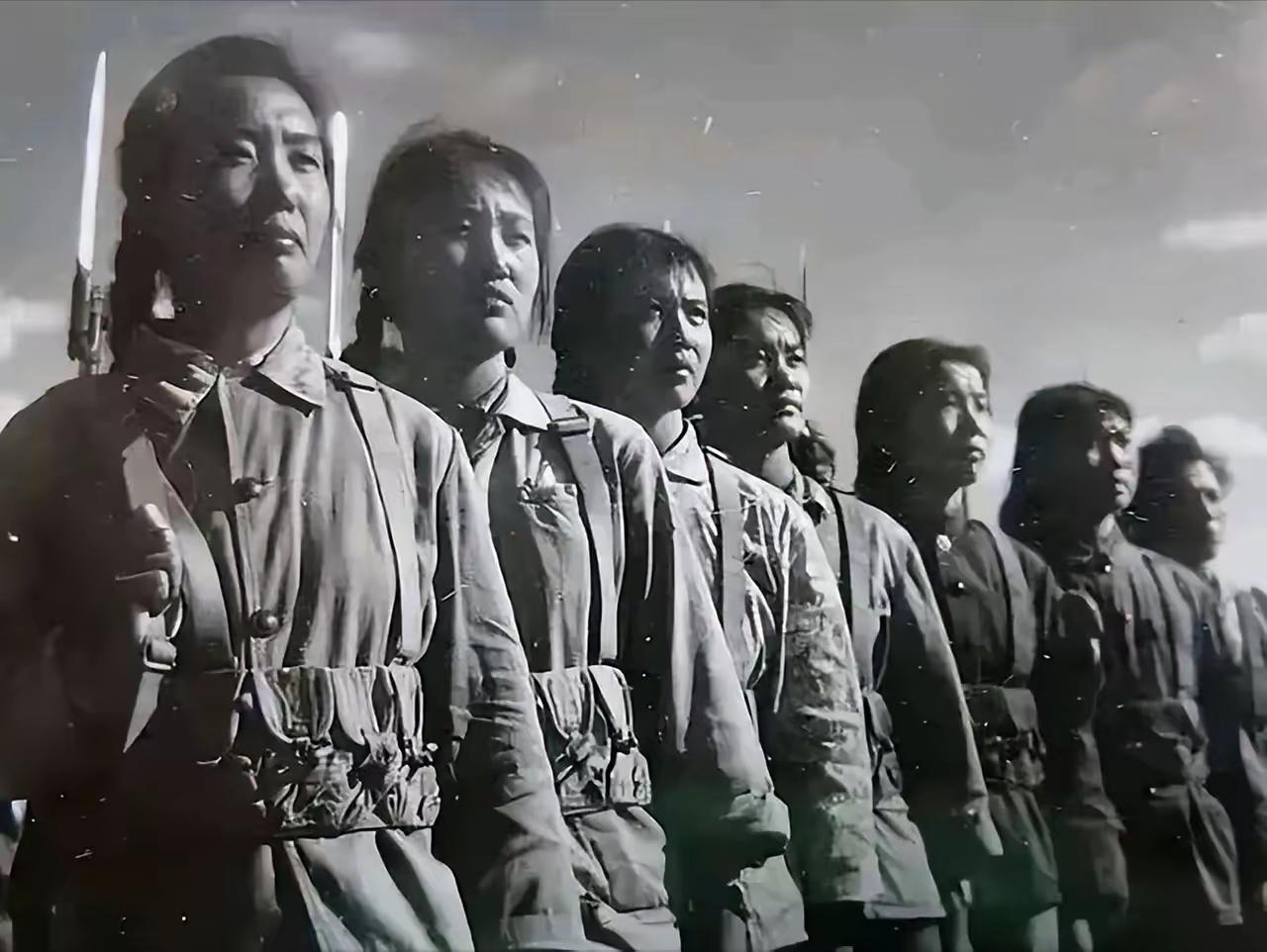 1964年，福建省闽侯县。二十八岁的劳改特务郑仁义蹲在茅厕里，死死盯着门外看守的