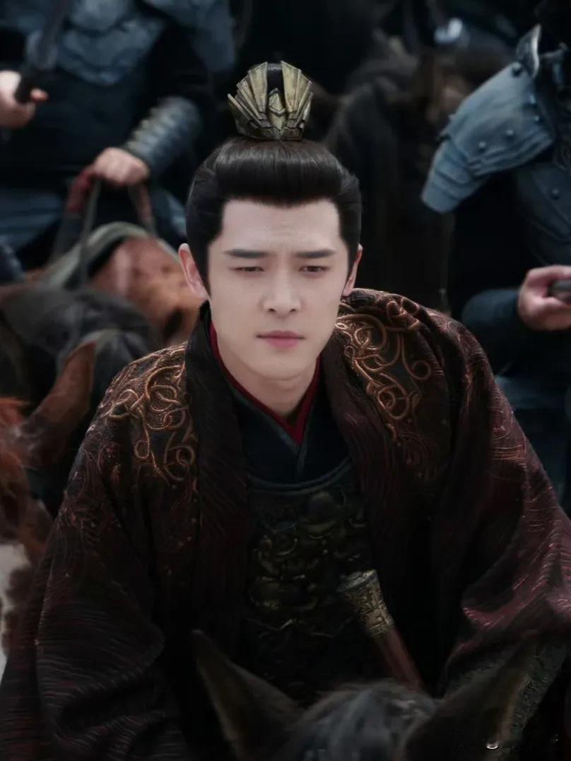 付辛博，《庆余年2》里唯一一位吃到了红利的男演员，身高183，年龄37，也算是大