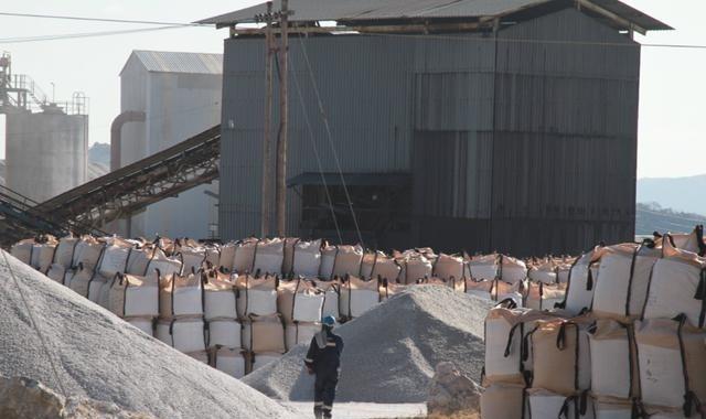 津巴布韦为什么敢惹我们？突发！津巴布韦全面禁锂矿出口，中国19%锂原料受冲击，新