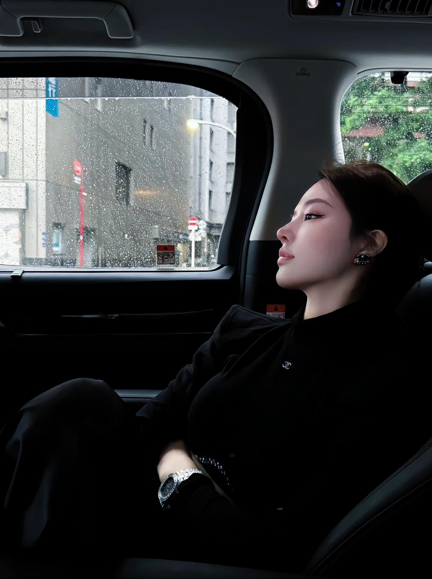 可惜我早已有了纹身  接触了太多灯红酒绿  不再是你眼中的好女人了