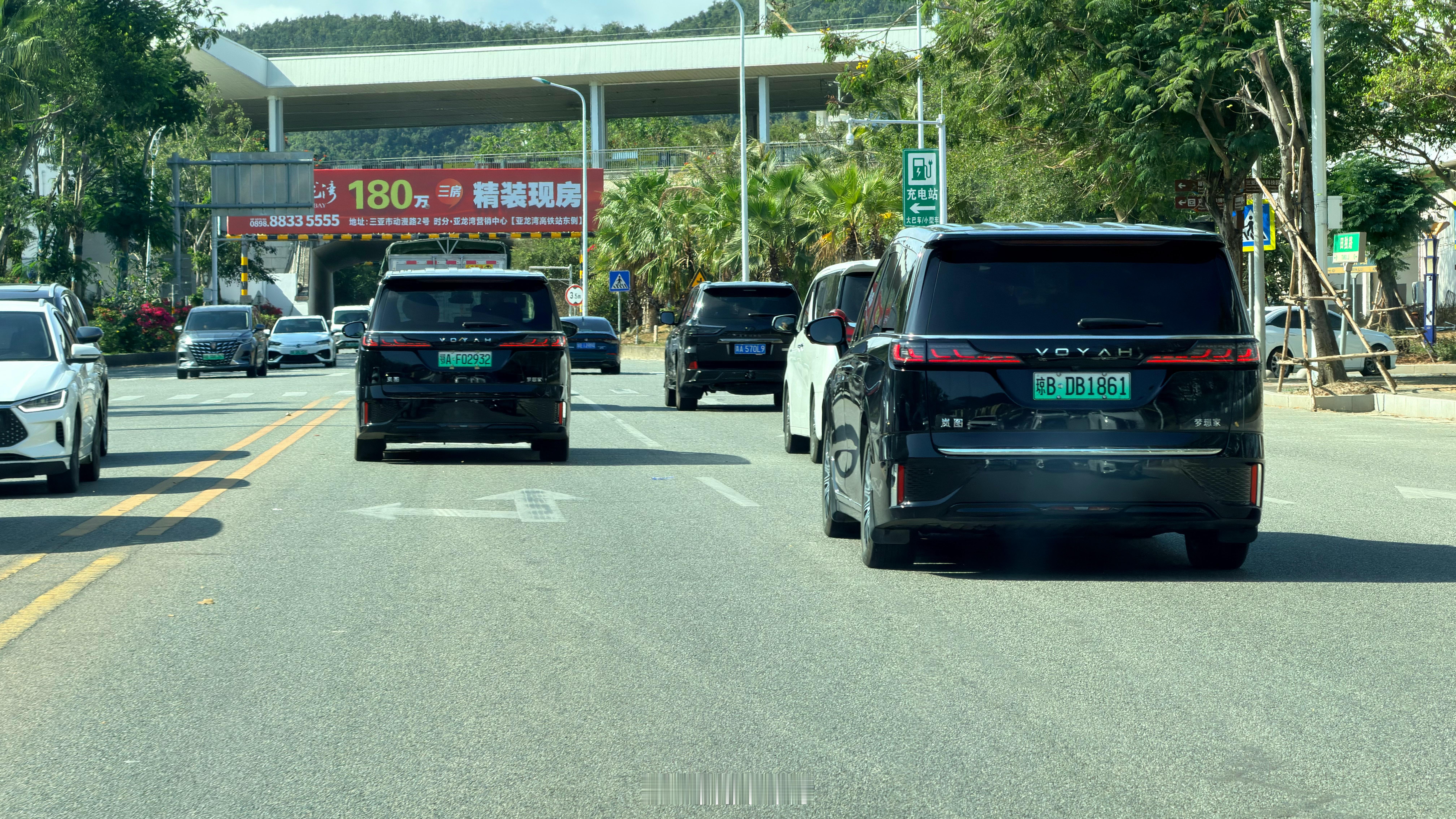 也是很好奇，三亚很多岚图MPV，巧了，我也租了一辆岚图Free，过几天，和大家聊