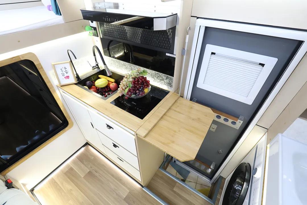 现在买轻卡房车，建议看看这款豪沃Pro，内外大升级让人很欢喜