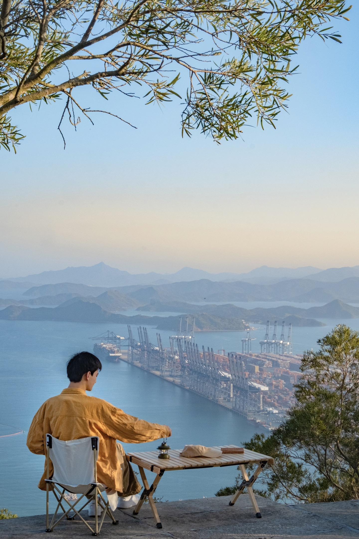 深圳不愧是广东最美最蓝的海滨城市啊！！一直以为深圳是个充斥着繁忙与奔波的城市
直