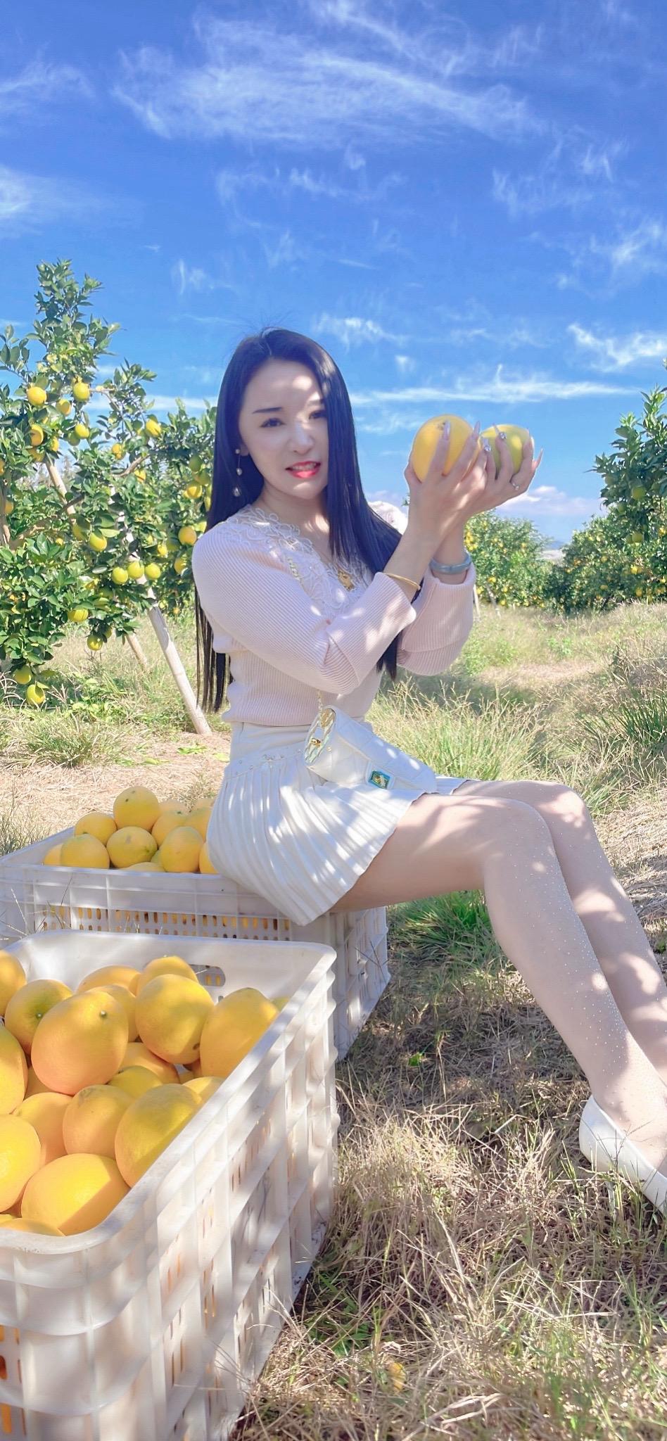 没有漂亮的颜值，也经惊艳了谁的岁月，每天只能靠苦力挣钱，其实什么都不期...