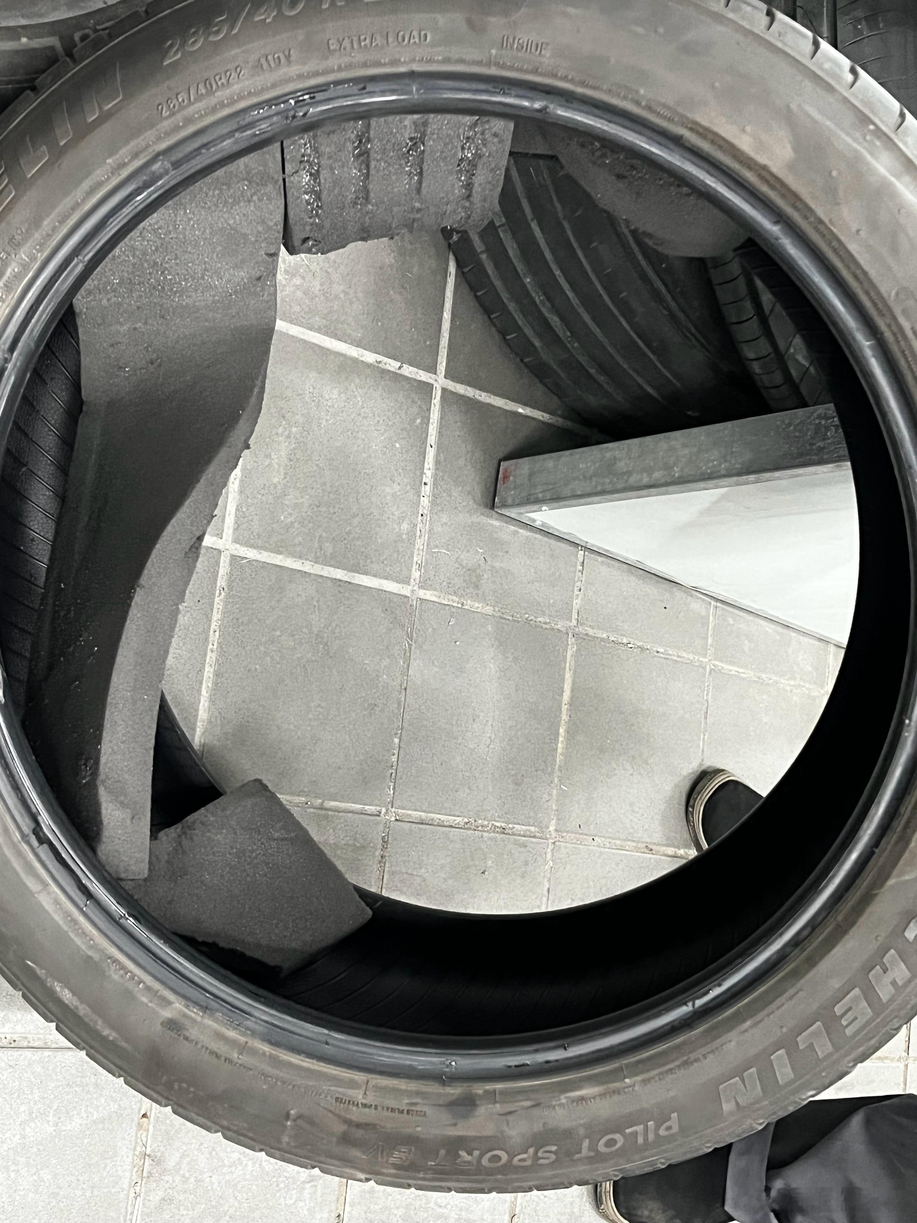 米其林这轮胎是真不行啊。两年时间，第二只静音棉又掉落了。米其林