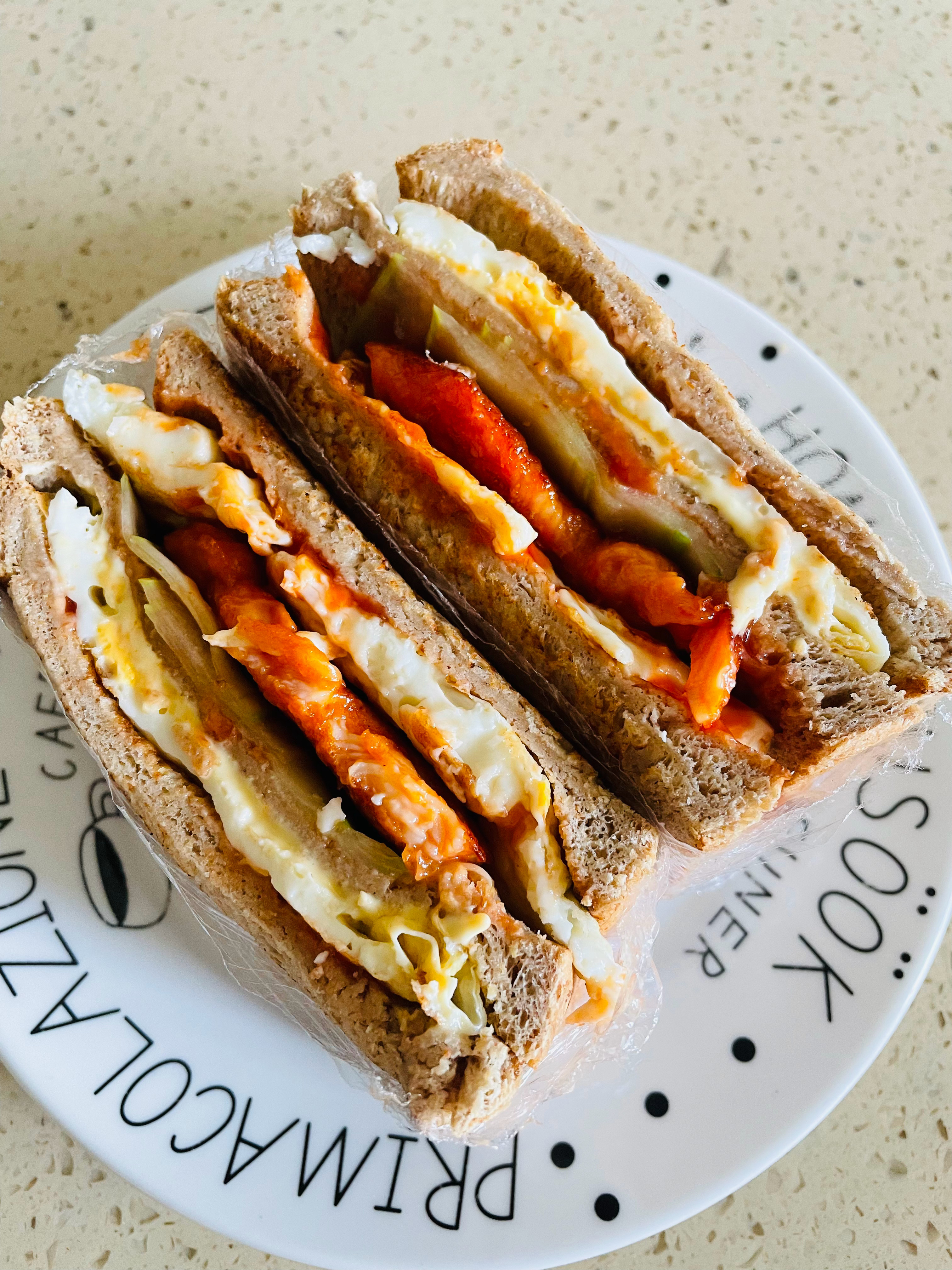 上班前给小朋友做了三明治🥪当早午餐吃 她今天要去同学家玩 昨晚开心的睡不着