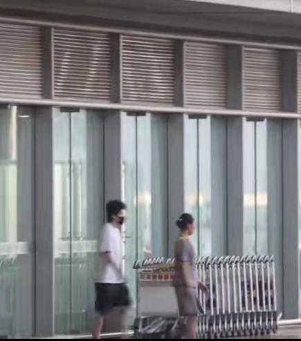 7月8日凌晨，王楚钦随国乒队伍平安抵达北京。

结束WTT美国大满贯与中美乒乓外